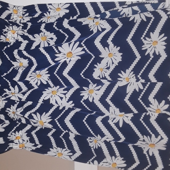 Daisy Print Dress - Picture 3 of 3